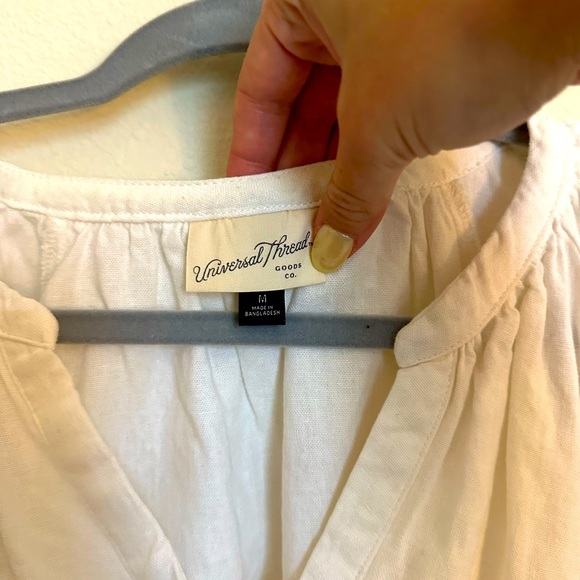 Universal Thread Women’s Flowy White Top - Picture 2 of 4